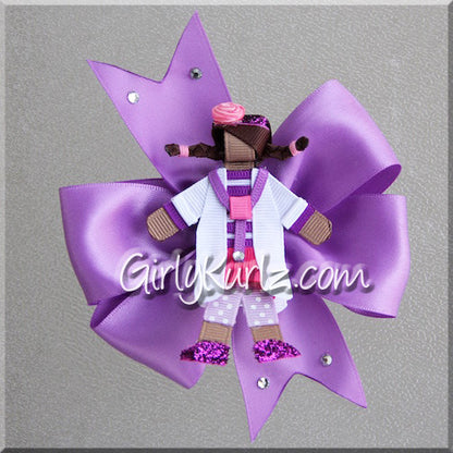 Lil’ Doctor character clip and bow backdrop – DIY no-sew hair accessory for girls